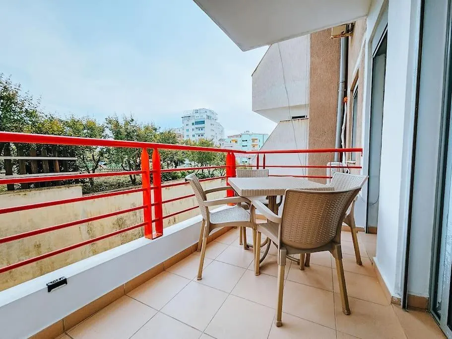 Lovely Beach Apartment In Дуррес